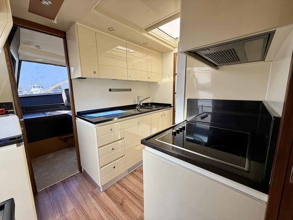 2005 FERRETTI YACHTS 731 